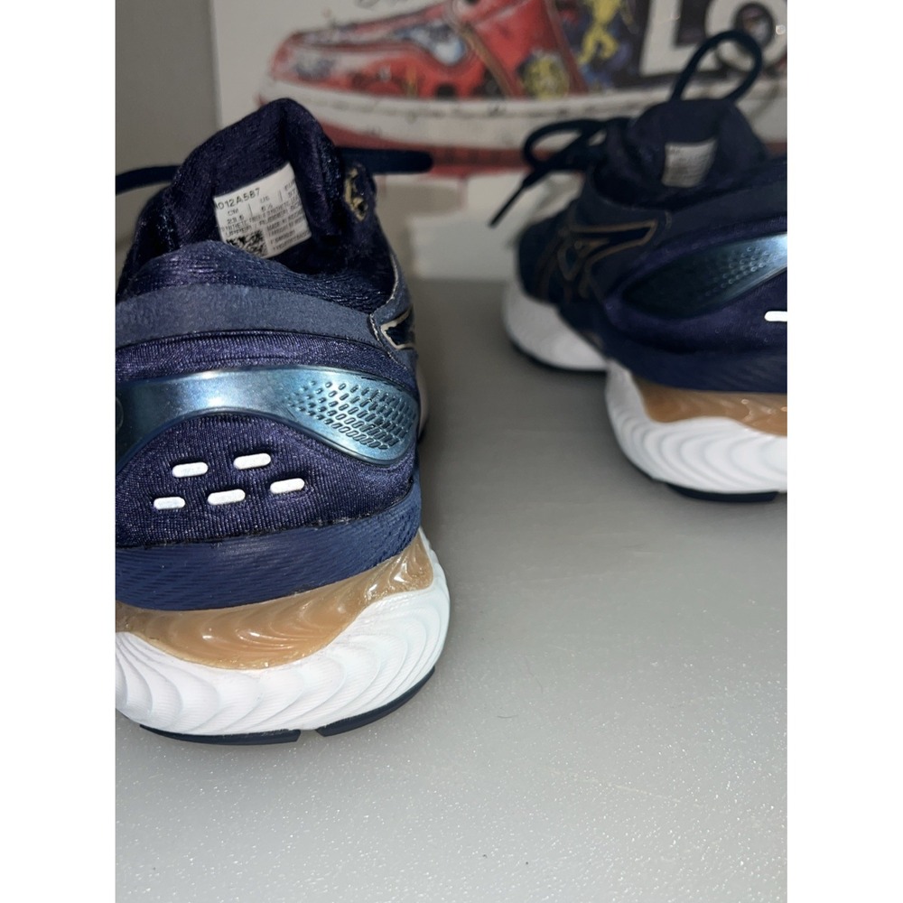 Asics Gel-Nimbus 22 Midnight Blue Gold Running Shoes 1012A587 Womens 6.5 - Picture 5 of 14